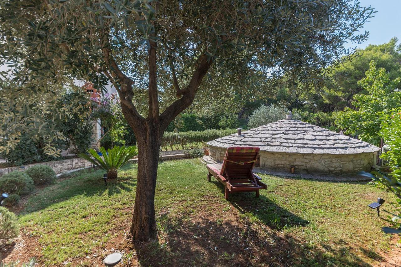 Apartments Villa Lungomare Pula Bagian luar foto