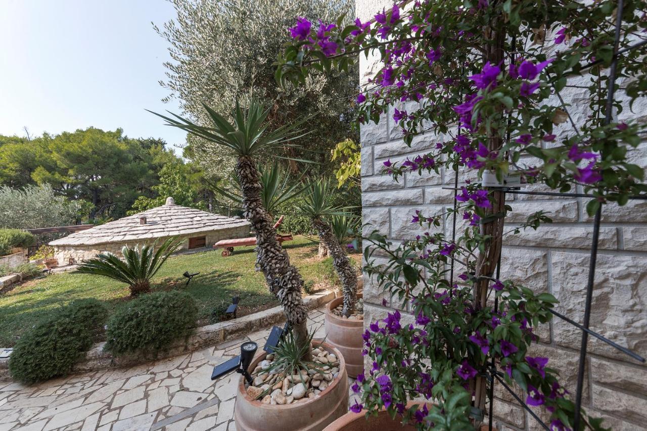Apartments Villa Lungomare Pula Bagian luar foto