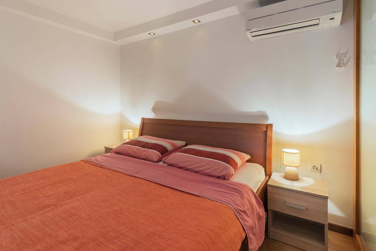 Apartments Villa Lungomare Pula Bagian luar foto