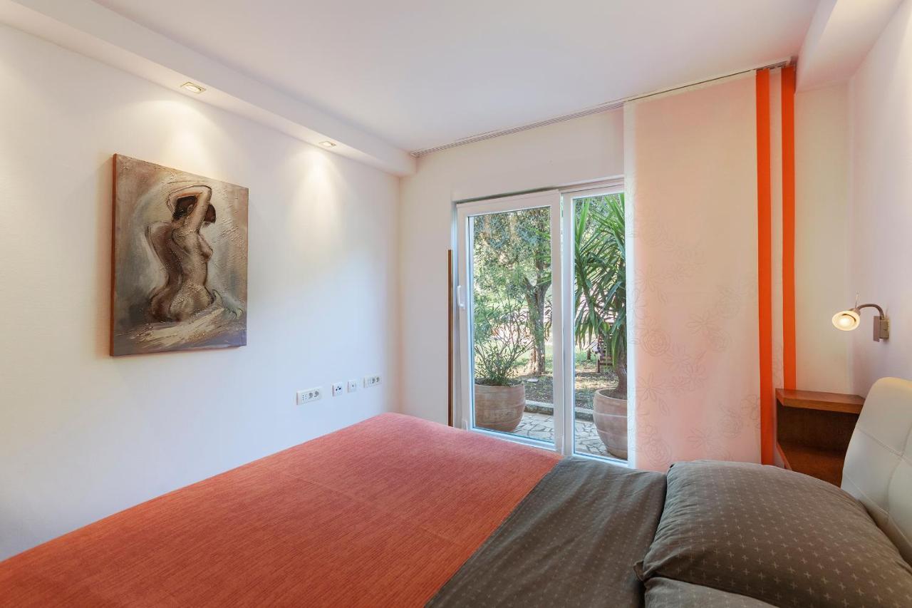Apartments Villa Lungomare Pula Bagian luar foto